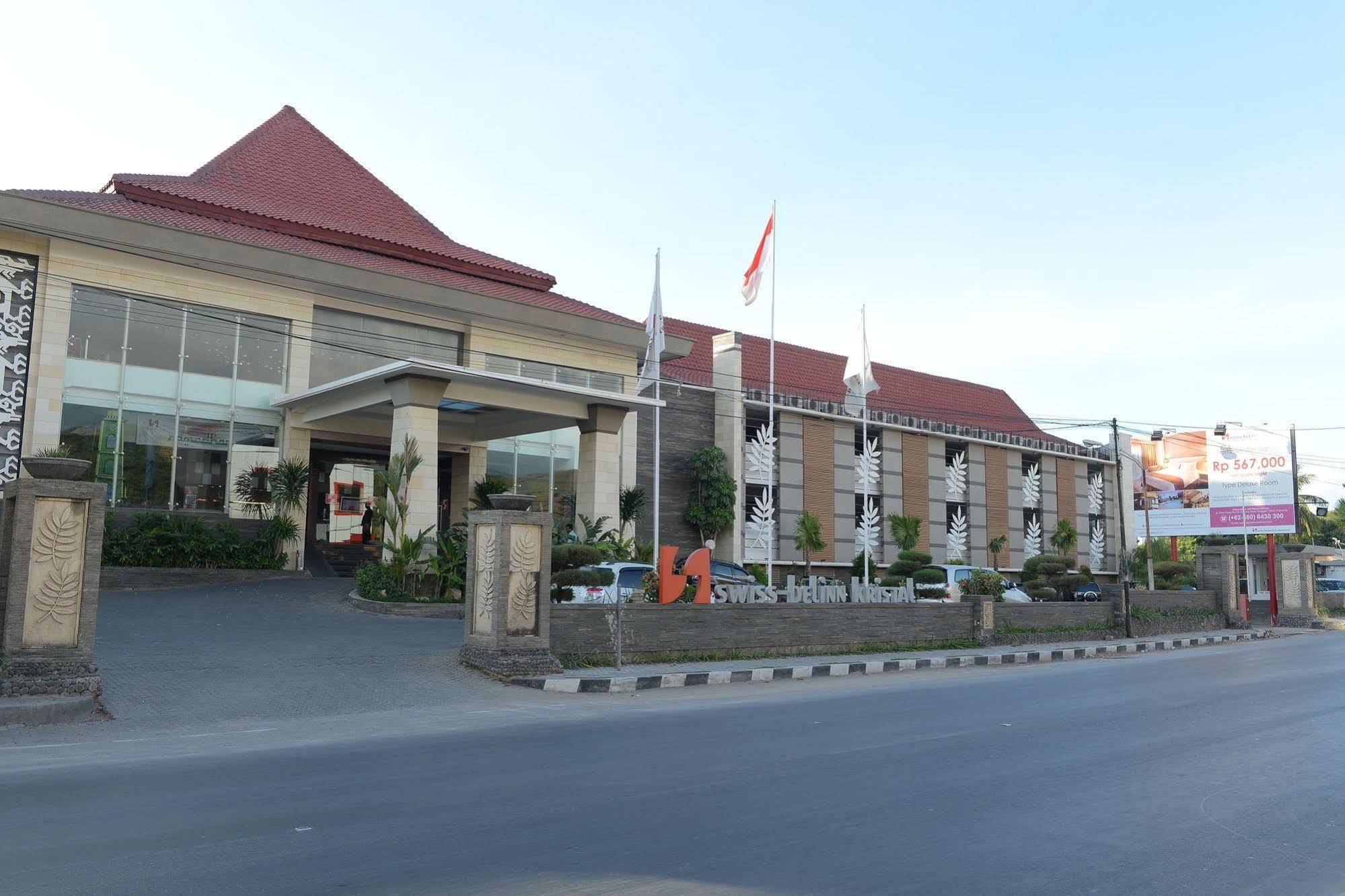 קופנג Kristal Hotel Kupang מראה חיצוני תמונה